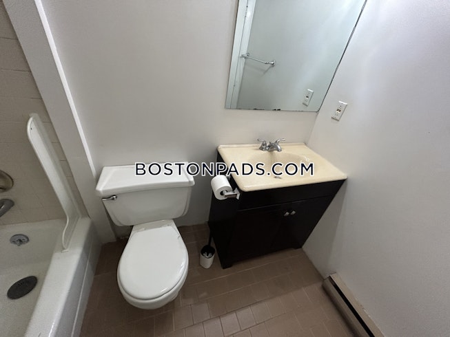 Boston - $3,300 /mo