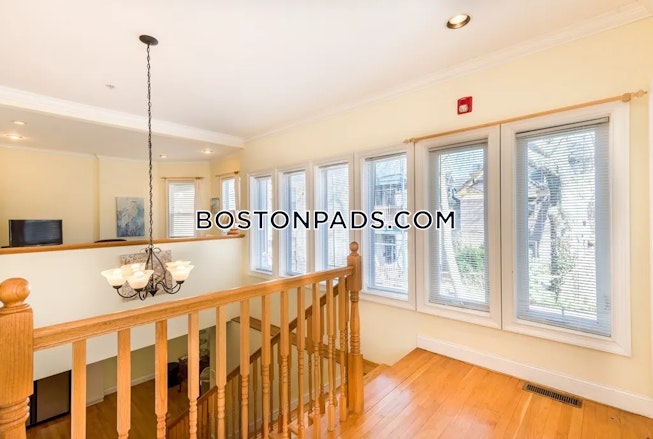 Boston - $4,800 /mo