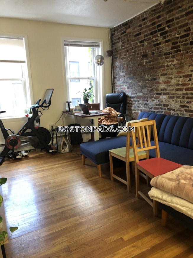 Boston - $3,800 /mo