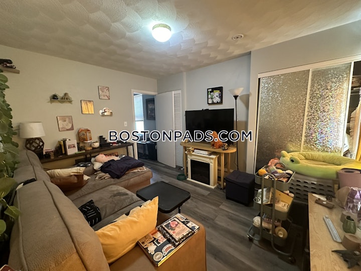 east-boston-apartment-for-rent-2-bedrooms-1-bath-boston-2500-4632969 