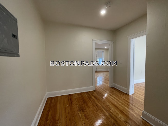 Boston - $2,725 /mo