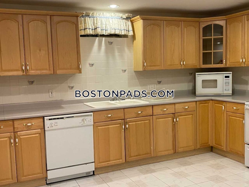 Bedford - $3,200 /month
