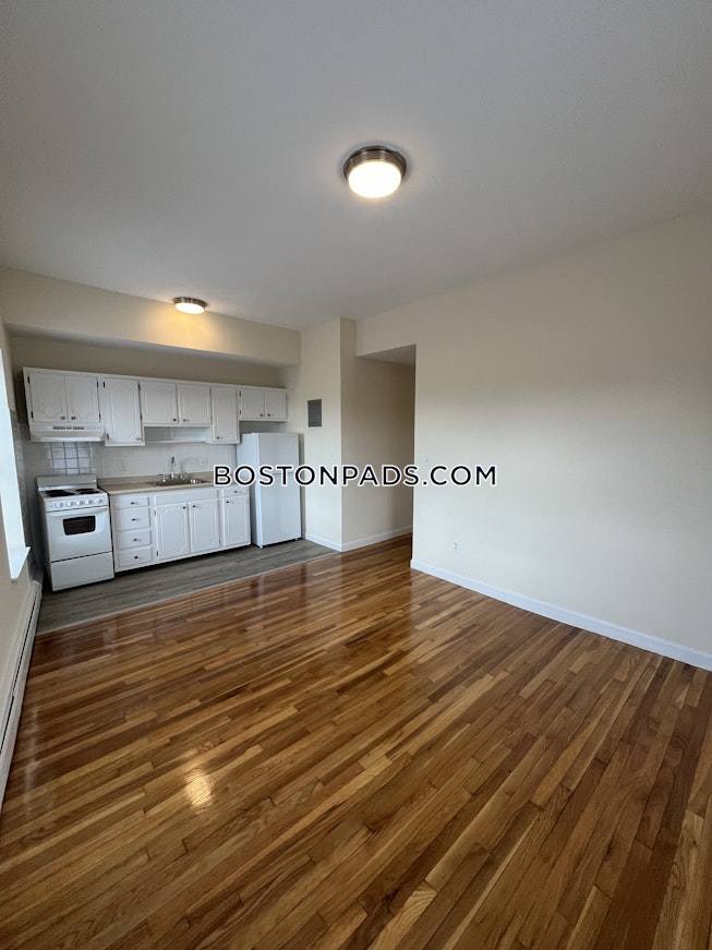 Boston - $2,100 /mo