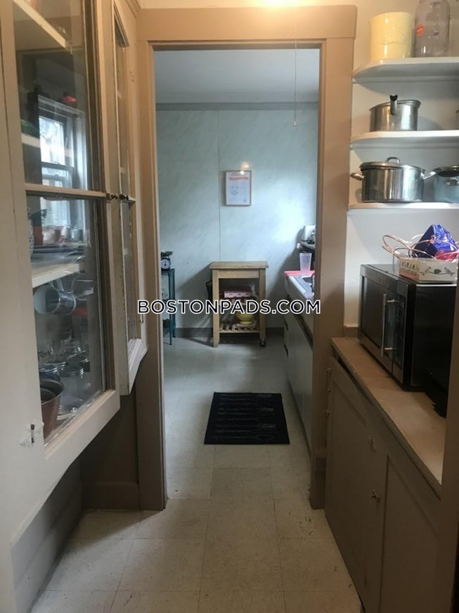 Boston - $2,300 /mo