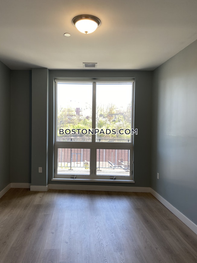 Boston - $4,780 /mo