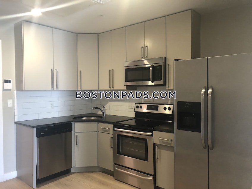 Boston - $4,780 /month