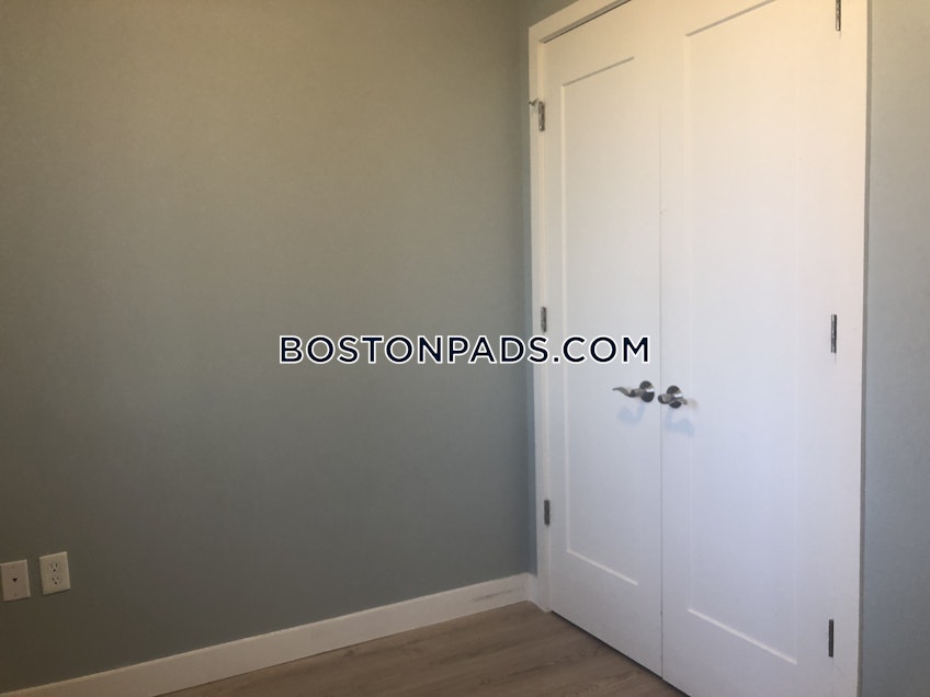 Boston - $4,780 /month