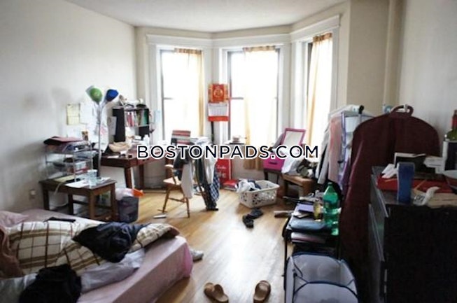 Boston - $2,725 /mo