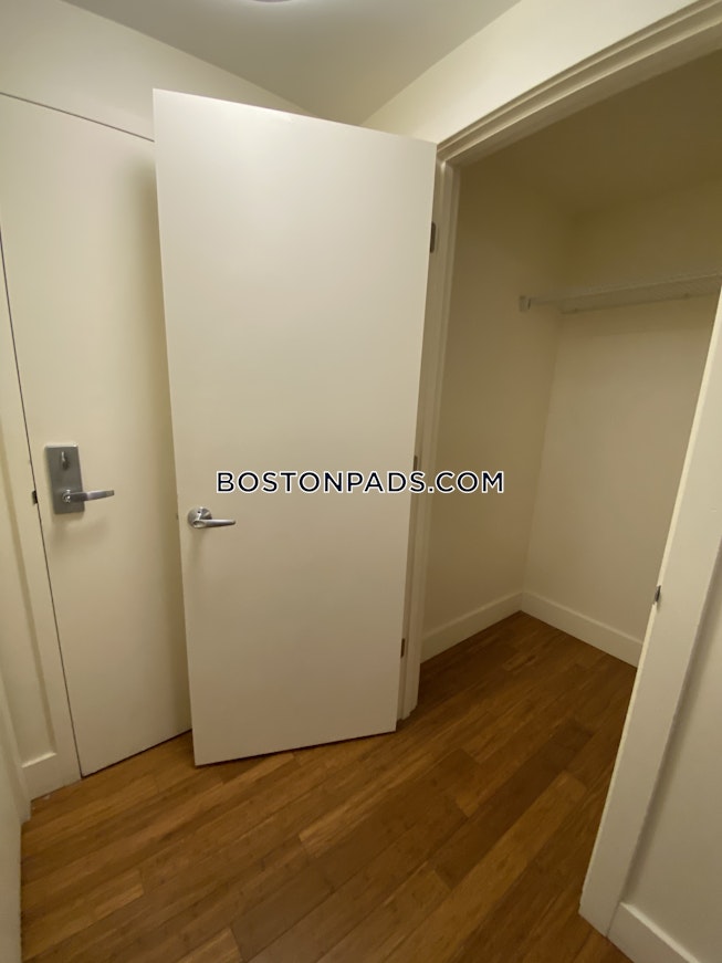 Boston - $4,100 /mo