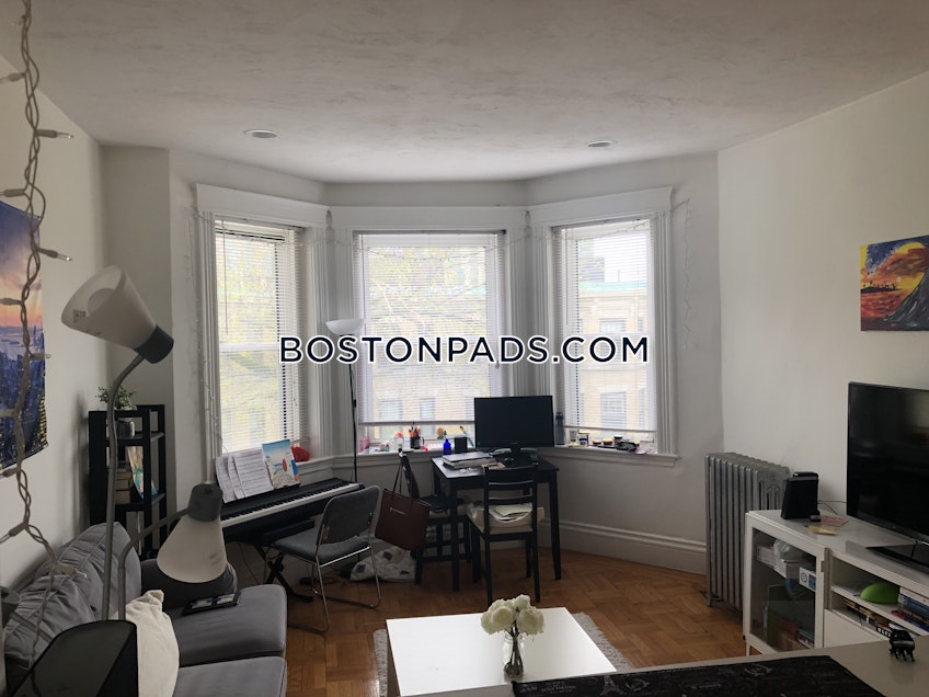 Boston - $2,600 /month