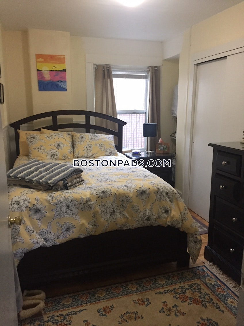 Boston - $4,005 /month