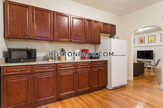 Brookline - $5,900 /mo