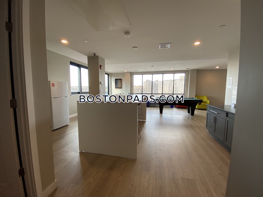 Boston - $4,780 /month