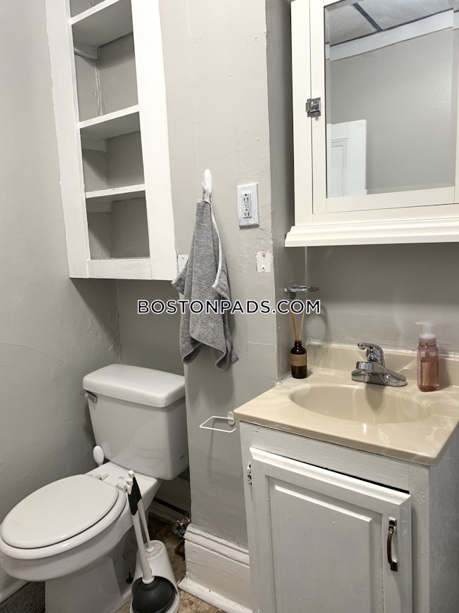 Boston - $2,900 /mo