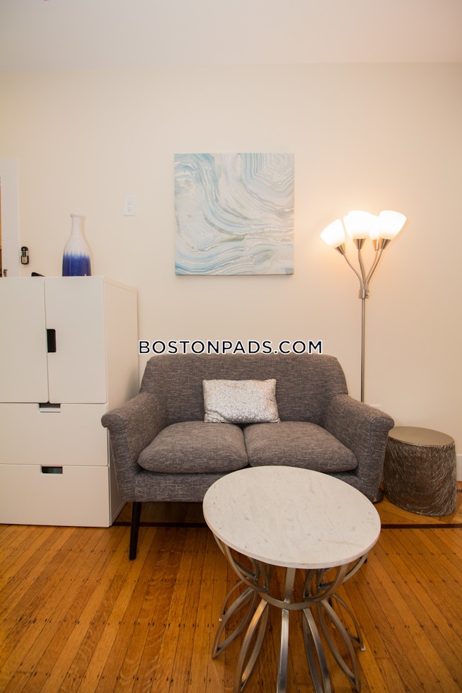 Boston - $2,350 /mo