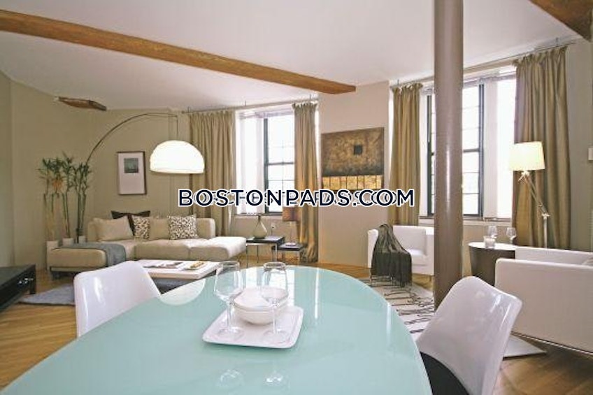 Boston - $3,476 /month
