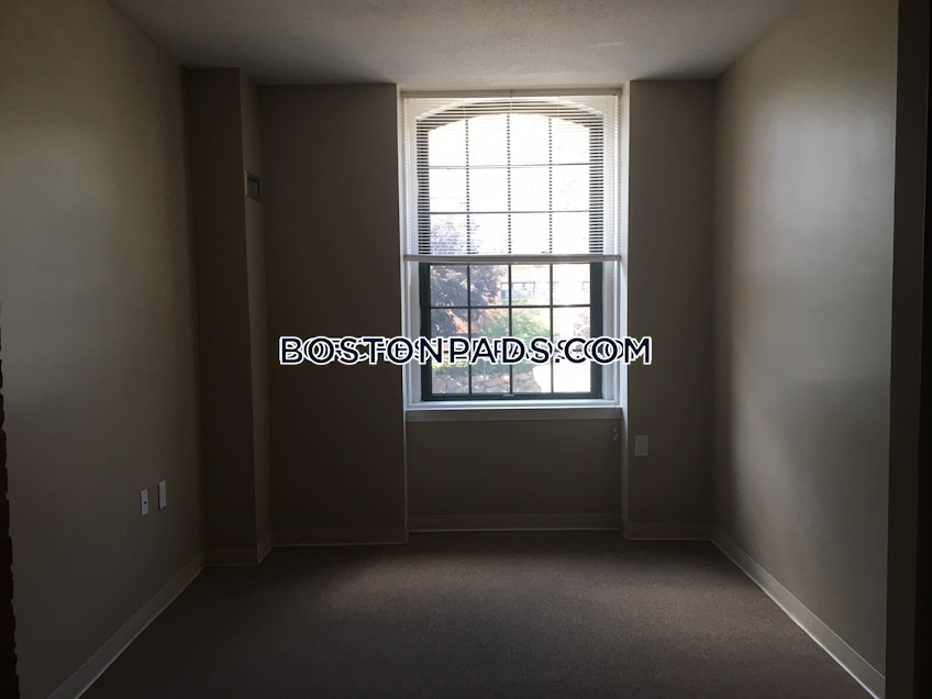 Boston - $3,476 /month