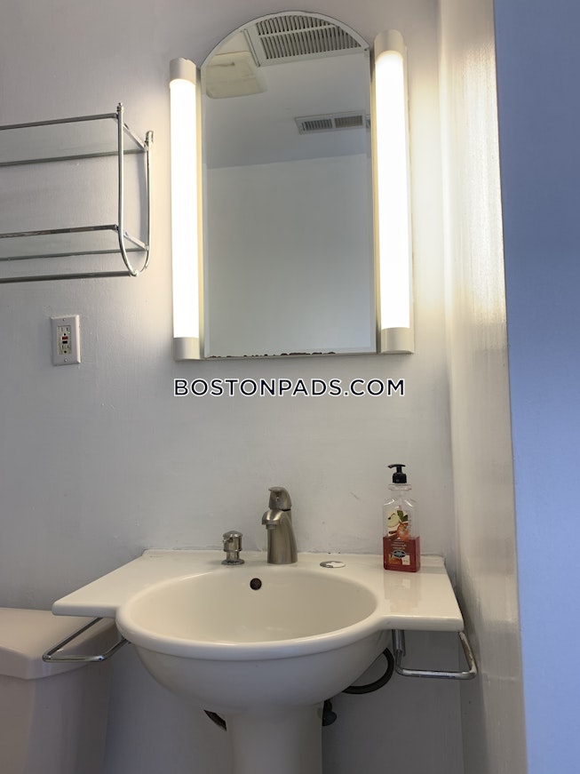 Boston - $1,950 /mo