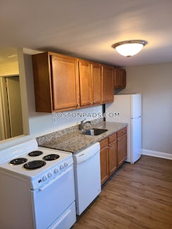 Boston, $3,300/mo