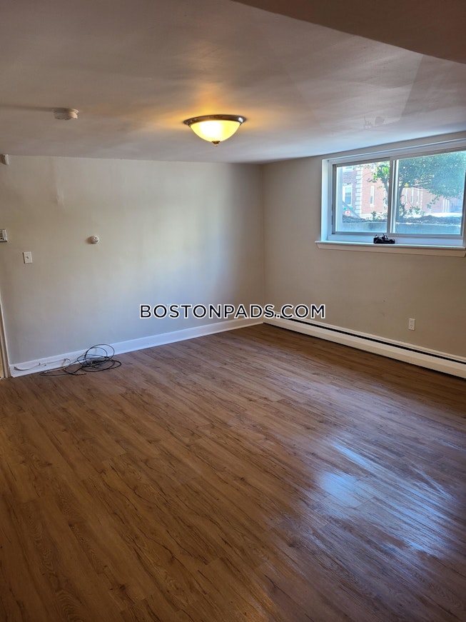 Boston - $3,300 /mo