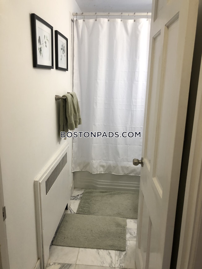 Newton - $2,800 /mo