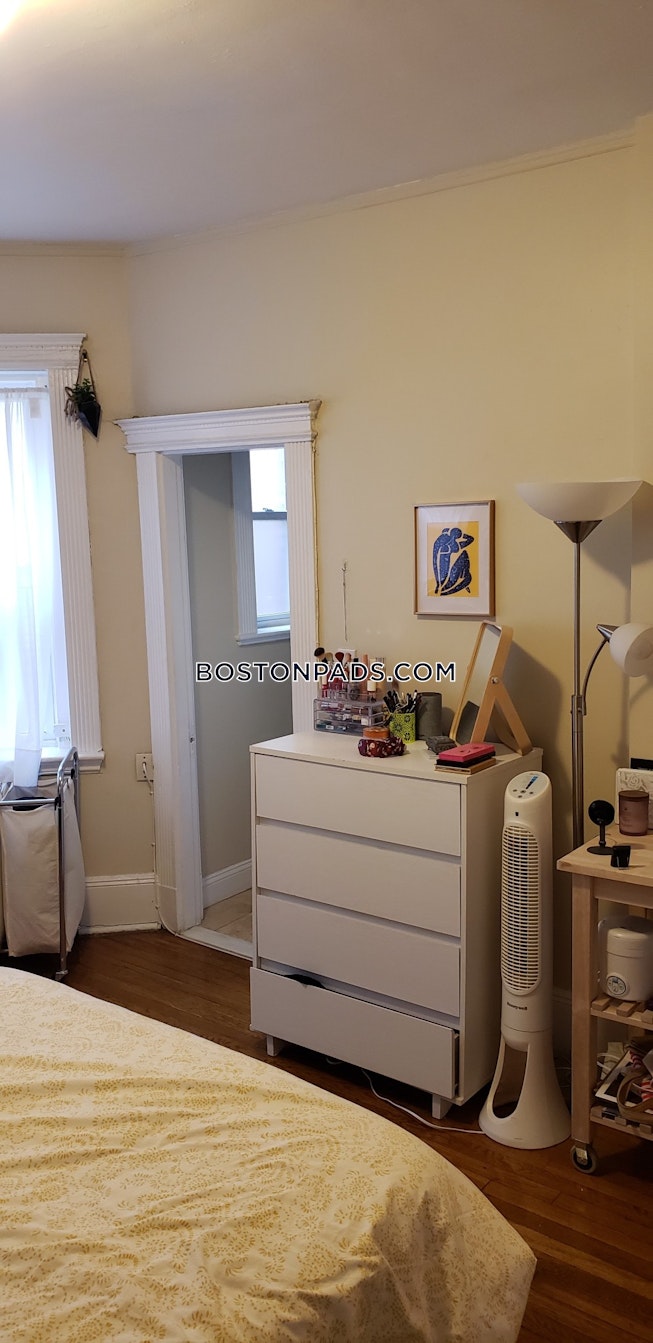 Boston - $2,400 /mo