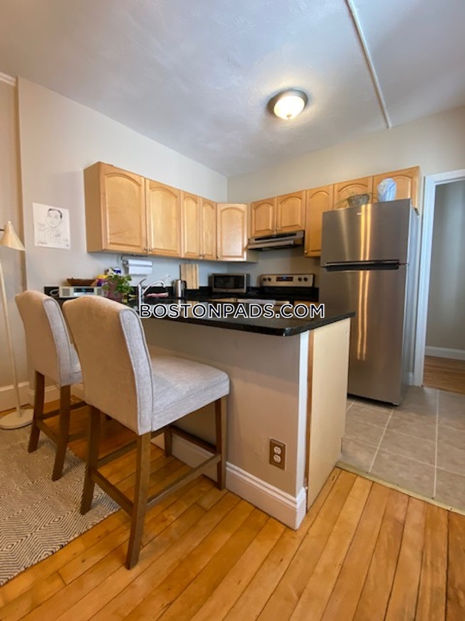 Boston - $2,600 /mo