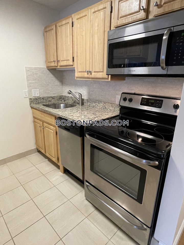 brookline-studio-1-bath-boston-university-2600-4555758 