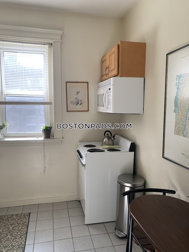 Boston - $2,400 /mo