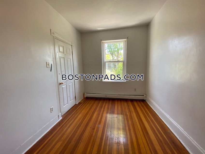 Boston - $2,300 /month