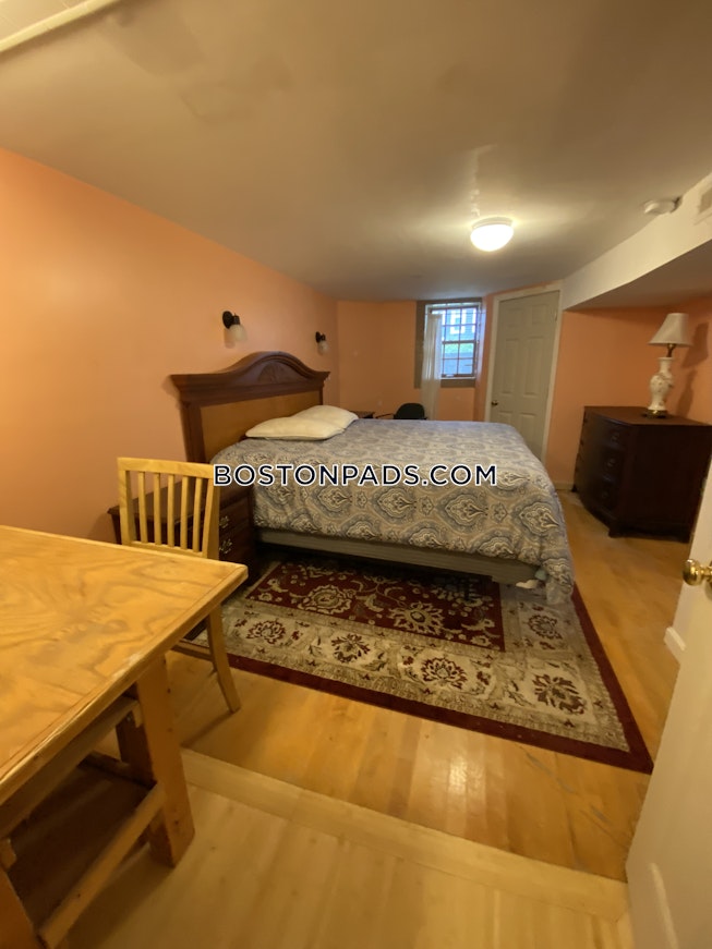 Boston - $6,000 /mo