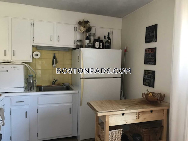 Boston - $2,400 /mo