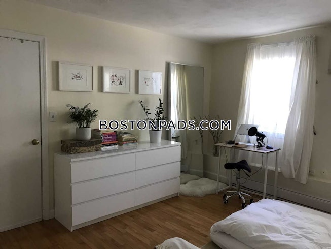 Boston - $2,400 /mo