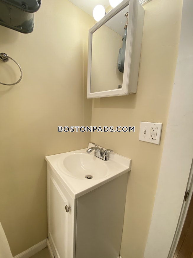 Boston - $2,350 /mo