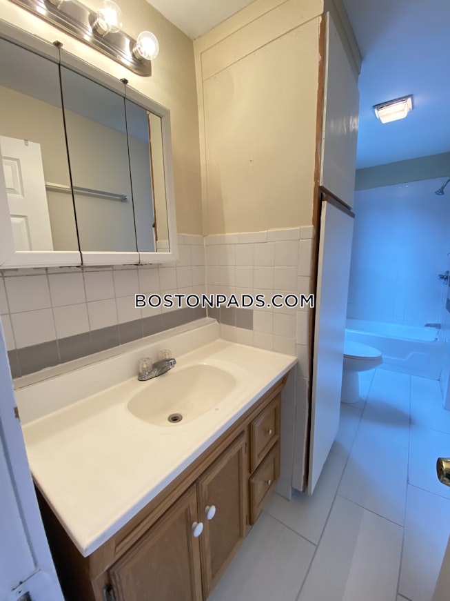 Boston - $3,200 /mo