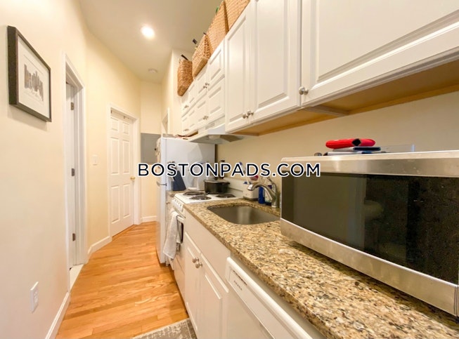 Boston - $4,900 /mo