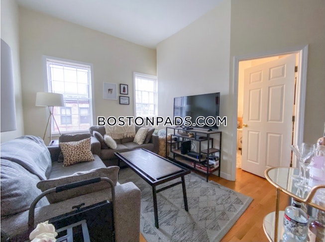 Boston - $4,900 /mo