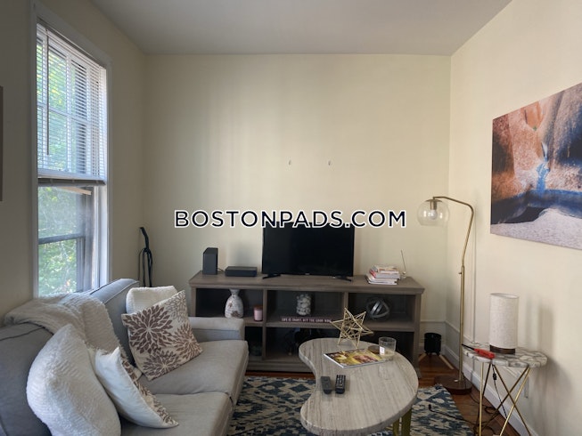 Boston - $2,800 /mo