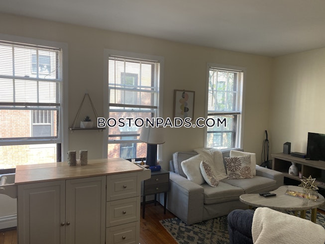 Boston - $2,800 /mo