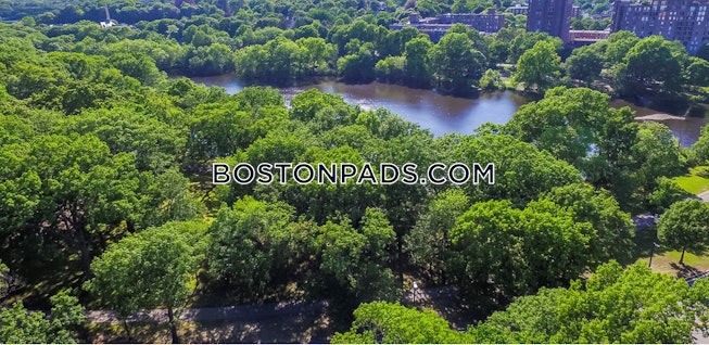 Boston - $5,242 /mo