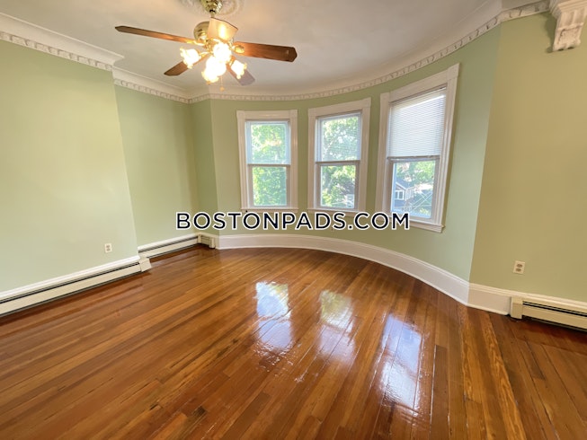 Boston - $2,800 /mo