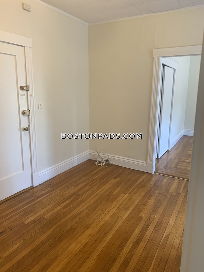 Boston - $1,800 /mo