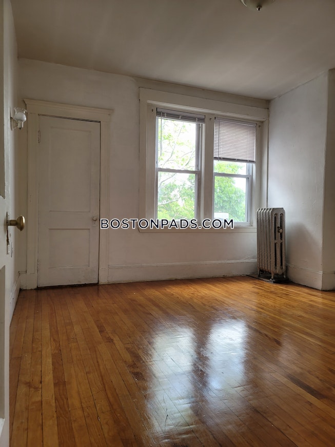 Boston - $2,700 /mo