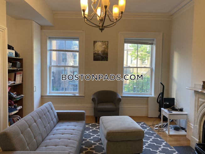 Boston - $4,400 /mo