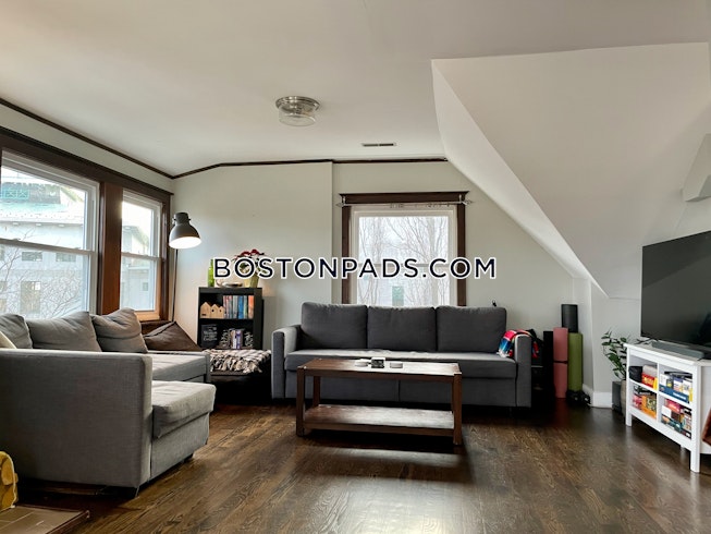 Boston - $4,400 /mo