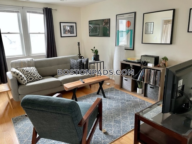 Boston - $3,300 /mo