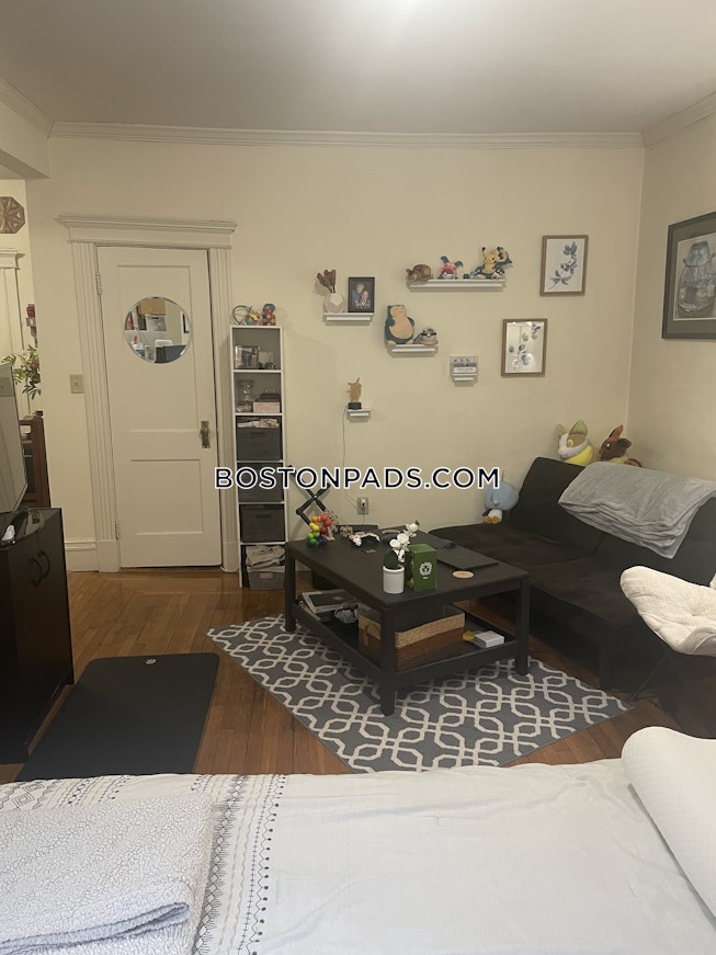 Boston - $3,600 /mo