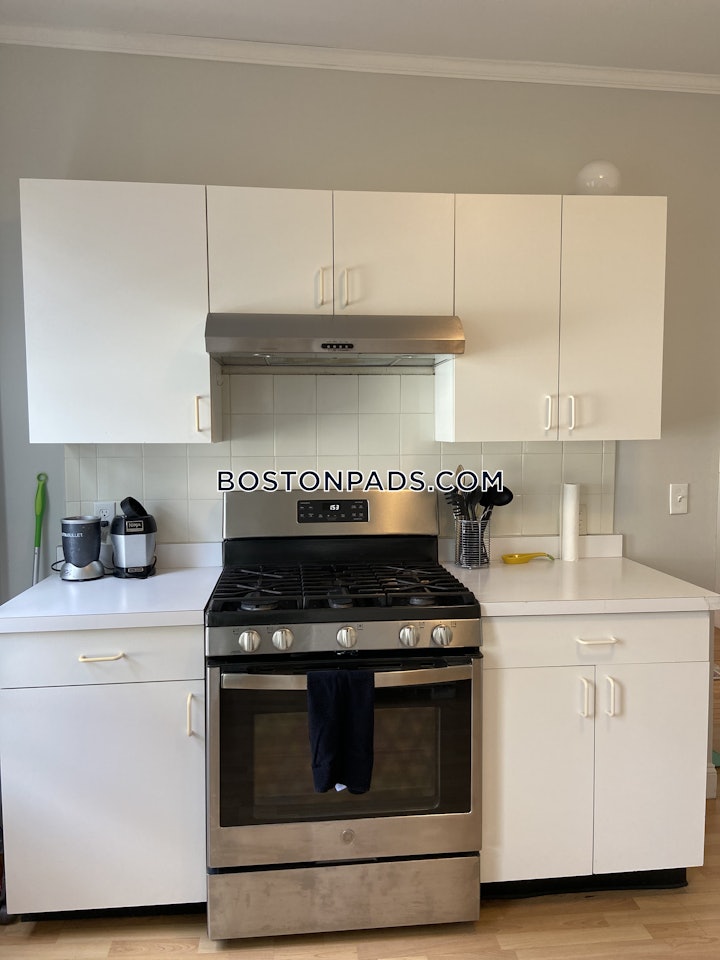 somerville-apartment-for-rent-3-bedrooms-1-bath-west-somerville-teele-square-4100-4516690 