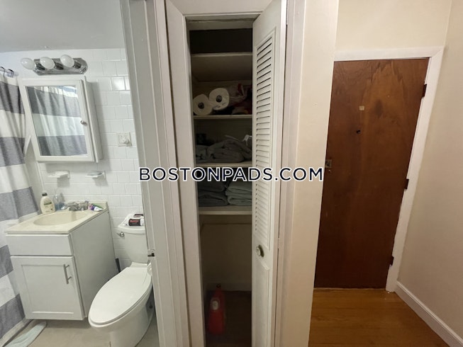 Boston - $2,300 /mo