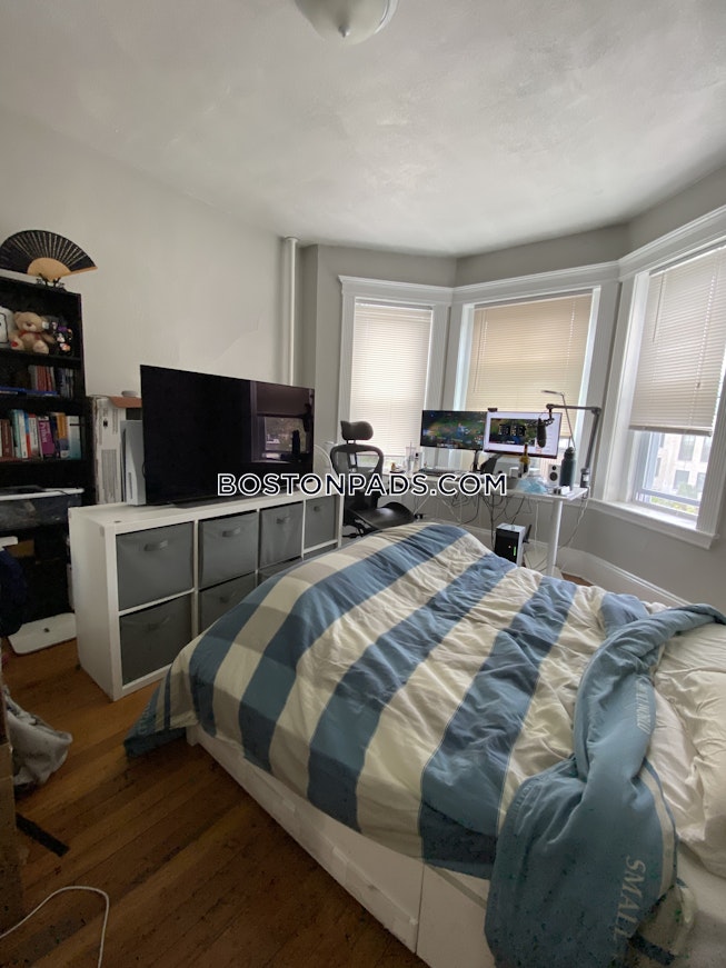 Boston - $3,300 /mo